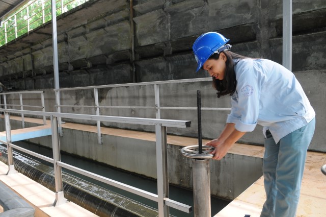 Phó Chủ tịch UBNDTP Nguyễn Văn Khôi kiểm tra công tác cấp nước và chúc tết toàn thể cán bộ công nhân viên Công ty Nước sạch Hà Nội